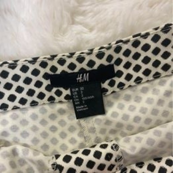 Like New H&M Woman Shorts Size 2 - Picture 4 of 6